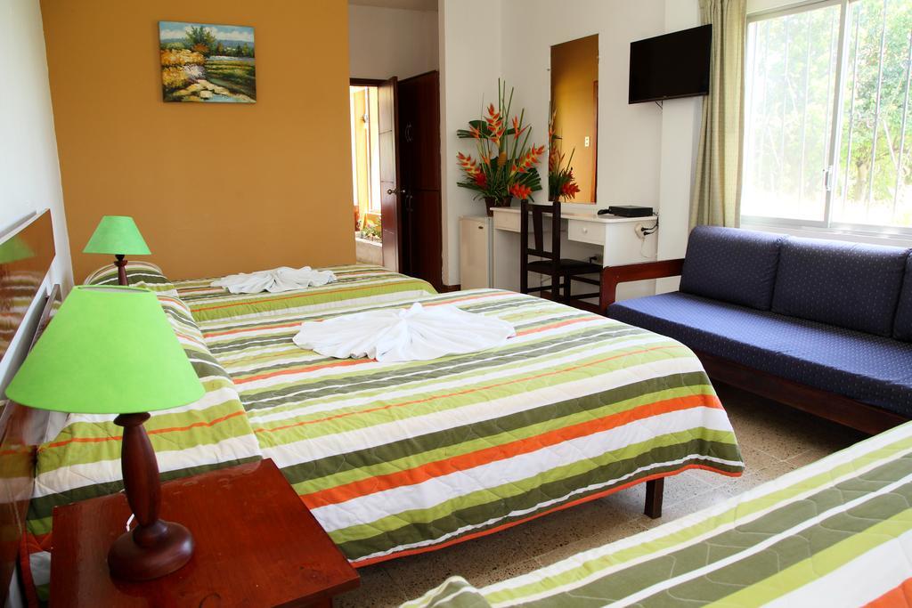 Hotel Puerto Ballesta Tonsupa Eksteriør bilde